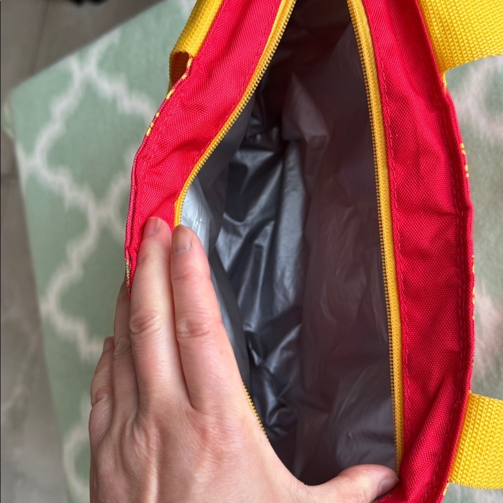Red Pineapple insulated lunch Bag - Picture 3 of 6